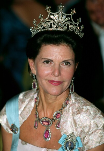 SOFIA: Dronning Sofias diadem blir brukt av dronning Silvia. Det var blant annet dette diademet hun bar i prinsesse Madeleines bryllup i 2013. Foto: NTB Scanpix SOFIA: Dronning Sofias diadem blir brukt av dronning Silvia. Det var blant annet dette diademet hun bar i prinsesse Madeleines bryllup i 2013. Foto: NTB Scanpix